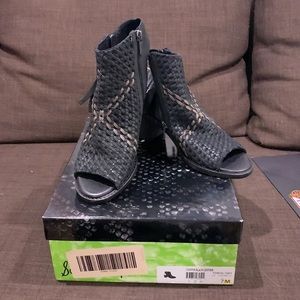Sam Edelman Cooper Sandal.  Size 7 NIB